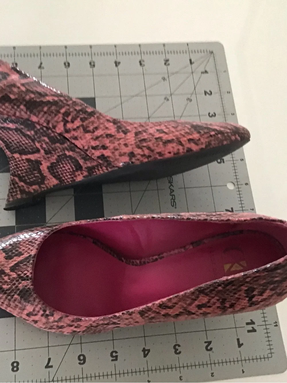 Kelsi Dagger pink snakeskin wedges 8 1/2